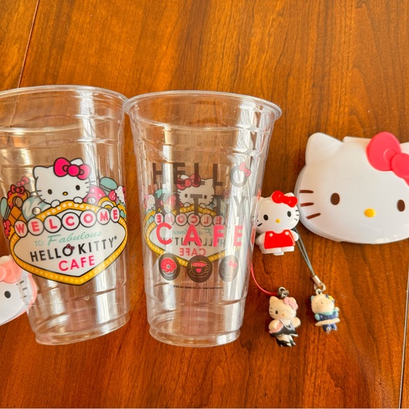 HELLO KITTY assorted pieces. - Picture 5 of 17